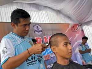Andi Pecahkan Rekor MURI Cukur 377 Kepala dalam 12 Jam, Ingin Buka Pelatihan