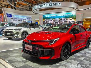 Potret Toyota New GR Corolla Terbaru dengan Opsi Transmisi Otomatis