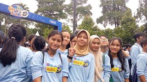 Keseruan Fun Walk ONELABS 2026, Siswa-Alumni Jalan Bareng