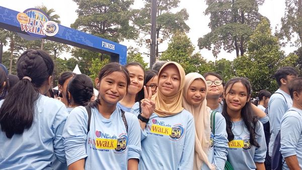 Keseruan Fun Walk ONELABS 2026, Siswa-Alumni Jalan Bareng