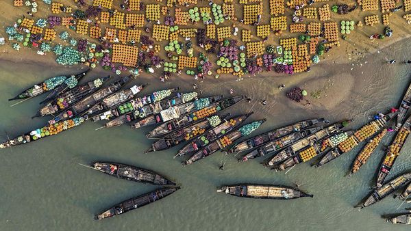 Pasar Musim Dingin di Tepi Sungai Surma, Denyut Ekonomi Pagi Warga Sylhet