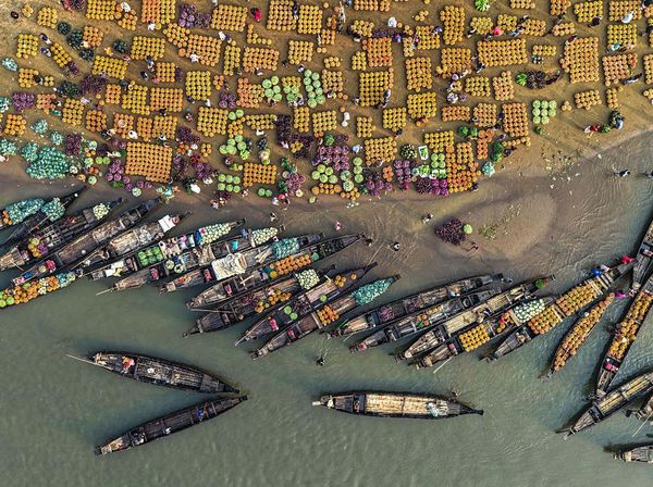 Pasar Musim Dingin di Tepi Sungai Surma, Denyut Ekonomi Pagi Warga Sylhet