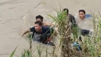 3 Warga Kendal Hanyut Saat Arung Jeram Pakai Ban di Sungai, 2 Selamat-1 Hilang
