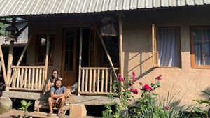 Potret Rumah Unik di Cimahi yang Dibangun Pakai Tanah dan Rangka Bambu