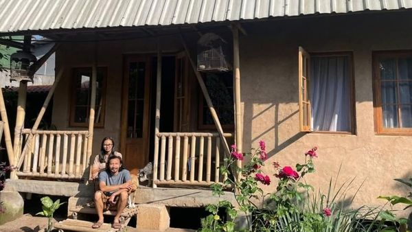 Potret Rumah Unik di Cimahi yang Dibangun Pakai Tanah dan Rangka Bambu