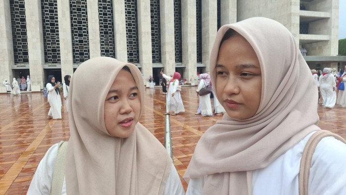 Santri Bekasi Berangkat Jam 3 Pagi untuk Munajat di Masjid Istiqlal