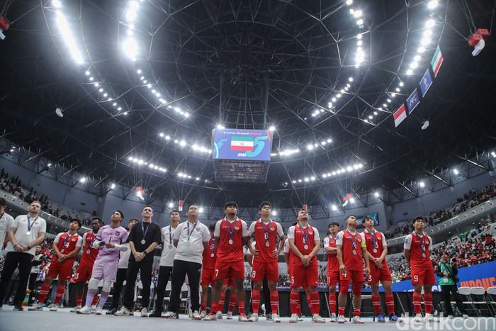 Timnas Iran merayakan kemenangan dalam ajang AFC Futsal ASIAN CUP di Indonesia Arena, Jakarta, Sabtu (7/2/2026). Timnas Futsal Indonesia nyaris meraih gelar juara pertamanya usai dikalahkan Iran hingga adu pinalti.