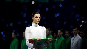 Pacar Leonardo DiCaprio Jadi Pembawa Bendera di Olimpiade Musim Dingin 2026