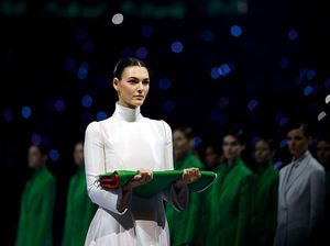 Pacar Leonardo DiCaprio Jadi Pembawa Bendera di Olimpiade Musim Dingin 2026