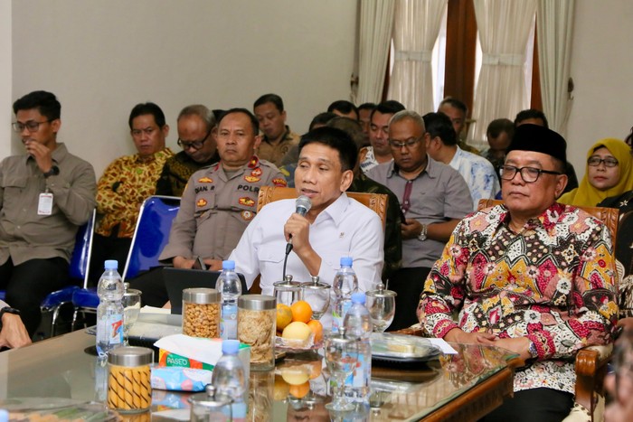 Wamendagri Tekankan Sinergi Pusat-Daerah untuk MBG dan Kopdeskel Merah Putih