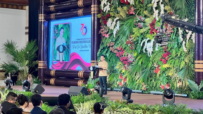 Wapres Gibran canda Yusril tetap menteri tak peduli presiden