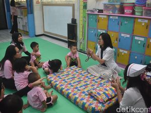 Serunya Belajar Kesehatan Lewat Bermain Peran Jadi Dokter Kecil