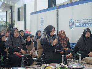 Peringatan Haul ke-14 KH. Achmad Musayyidi di Banyuwangi dihadiri ribuan jemaah. Bupati Ipuk menegaskan pentingnya aspirasi ulama dalam kebijakan daerah.