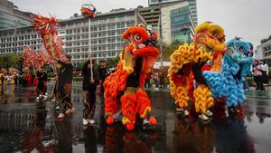 Jakarta Penuh Warna, Pawai Barongsai Ramaikan Bundaran HI