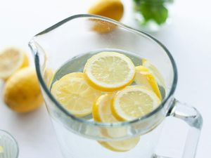 6 Manfaat Air Lemon untuk Kesehatan, Cara Konsumsi dan Waktu Terbaik Minumnya
