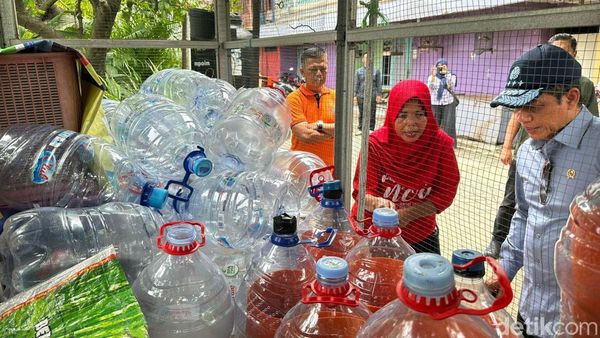 Menteri Lingkungan Hidup Kunjungi Kampung Pancasila di Wonokromo