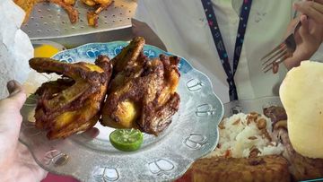 Video Mencicipi Nasi Uduk Ibu Enin yang Katanya Ludes Cuma dalam 2 Jam!