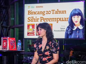 Novelis Intan Paramaditha Bincang Kreatif di Kantor detikcom