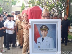 Pemakaman Wabup Klaten, Luthfi: Benny Seperti Anak Saya