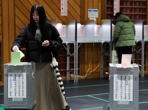 Pemilu Jepang Digelar, Pemilih Berkostum Kimono Jadi Sorotan