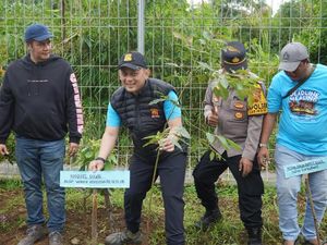 Gerakan Indonesia ASRI, Polres Bogor Tanam Pohon dan Tebar Benih Ikan