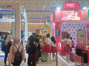 Pengunjung Berburu Promo dan Freebies di Hari Terakhir Surabaya X Beauty
