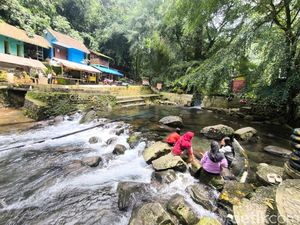 Pesona Cipaniis Kuningan, Wisata Sungai Jernih di Kaki Gunung Ciremai