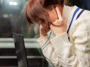 Cuma karena Dengar Lagu, Anxiety Datang Menyerbu? Ada Penjelasan Ilmiahnya