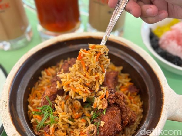 Buka di Jakarta, Kopitiam Ini Tawarkan Menu Claypot Nasi Kebuli Aromatik!
