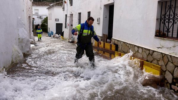 Badai Marta Picu Banjir di Ubrique Spanyol