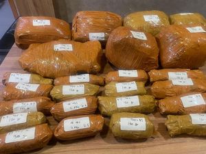 Mobil Angkut Narkoba Diamankan di Parkiran RS Jaktim, 9,4 Kg Ganja Disita