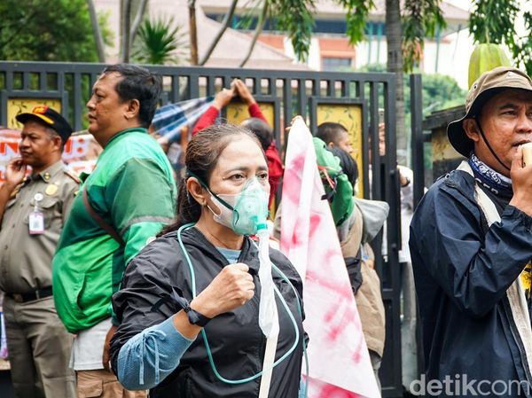 Demo Layanan Kesehatan di Depok, Massa Tuntut UHC