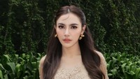 Mahalini Cantik Berkebaya Saat Kondangan, Gaya Rambut Poni Koma Jadi Sorotan