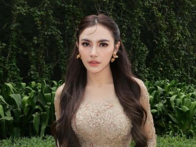 Mahalini Cantik Berkebaya Saat Kondangan, Gaya Rambut Poni Koma Jadi Sorotan