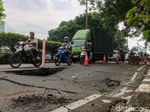 Jalan Ambles di Kemayoran, Arus Kendaraan Menyempit