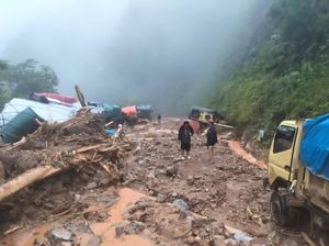 Jalan Trans Papua di Yalimo Putus Akibat Longsor, Ada Kendaraan Tertimbun