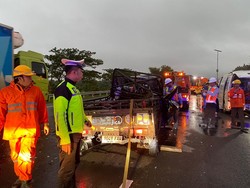 Maut di Tol Cipali KM 85: Pikap Hantam Truk, Satu Orang Tewas