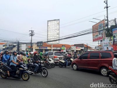 Potret Kemacetan di Perempatan Jalan Gedangan Sidoarjo