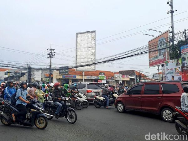 Potret Kemacetan di Perempatan Jalan Gedangan Sidoarjo