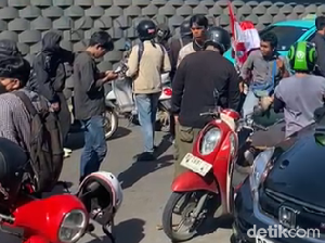 Demo Tutup Jalan Depan Kejati Sulsel, Lalin Urip ke Pettarani Macet Parah