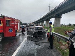 Mobilio Tiba-tiba Terbakar Saat Melaju di Tol Purbaleunyi