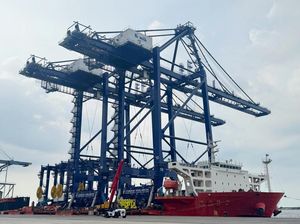 Genjot Layanan Peti Kemas, Pelindo Datangkan Alat Bongkar Muat Baru