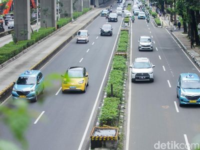 Potret Jalan Rasuna Said Mulai Bersih dari Tiang Monorel Mangkrak