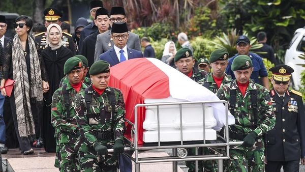 Prosesi Pemakaman Agus Widjojo di TMPNU Kalibata Berlangsung Khidmat