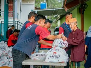 PWI Pusat & Artha Graha Gelar Baksos di Ponpes Nurul Ibad Jelang HPN 2026