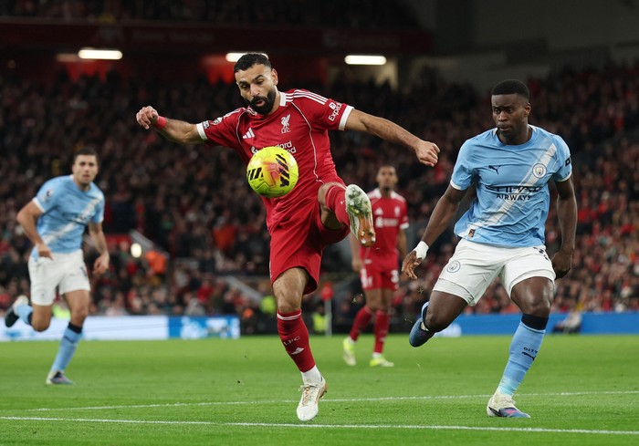 Liverpool Dilibas Man City, Arne Slot: Guehi Mestinya Dikartu Merah