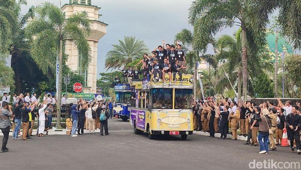 Tumpah Ruah, Suporter Rayakan PSGC Ciamis Kembali ke Liga 2