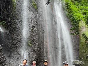 Wisata Adrenalin di Curug Nangka