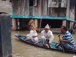 Viral Pengantin di PALI Tetap Gelar Resepsi Pernikahan di Tengah Banjir