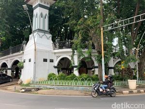 Alun-Alun Gresik Sepi Usai ODGJ BAB Sembarangan